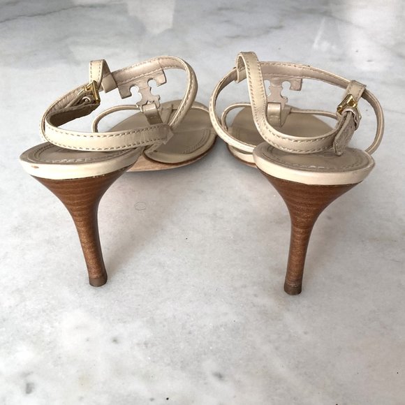 Tory Burch T strap nude beige & gold logo leather strappy sandal slingback heels - Picture 5 of 11